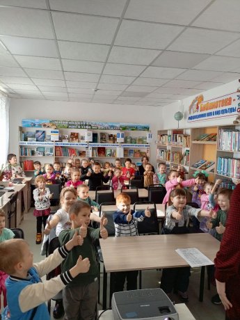 Познавательный час «Народов много - Родина одна!»