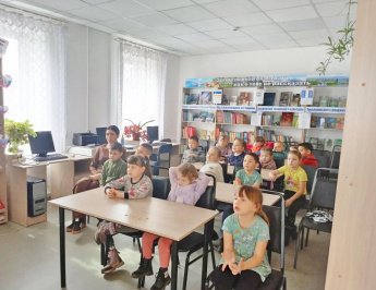 Познавательно-игровой час «К нам весна шагает»